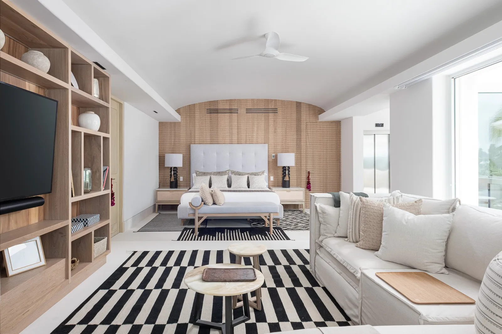 Casa Akai, Master Suite 1: king bedroom with its own living area