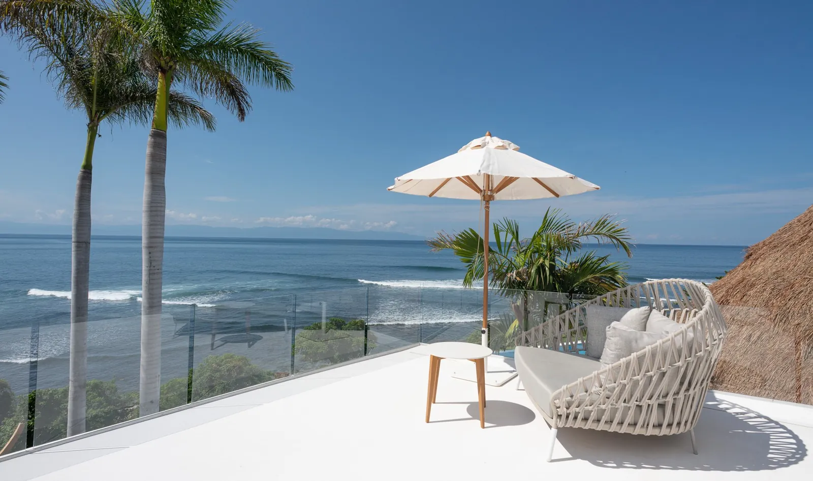 Casa Akai, Master Suite 1: the terrace above the surf
