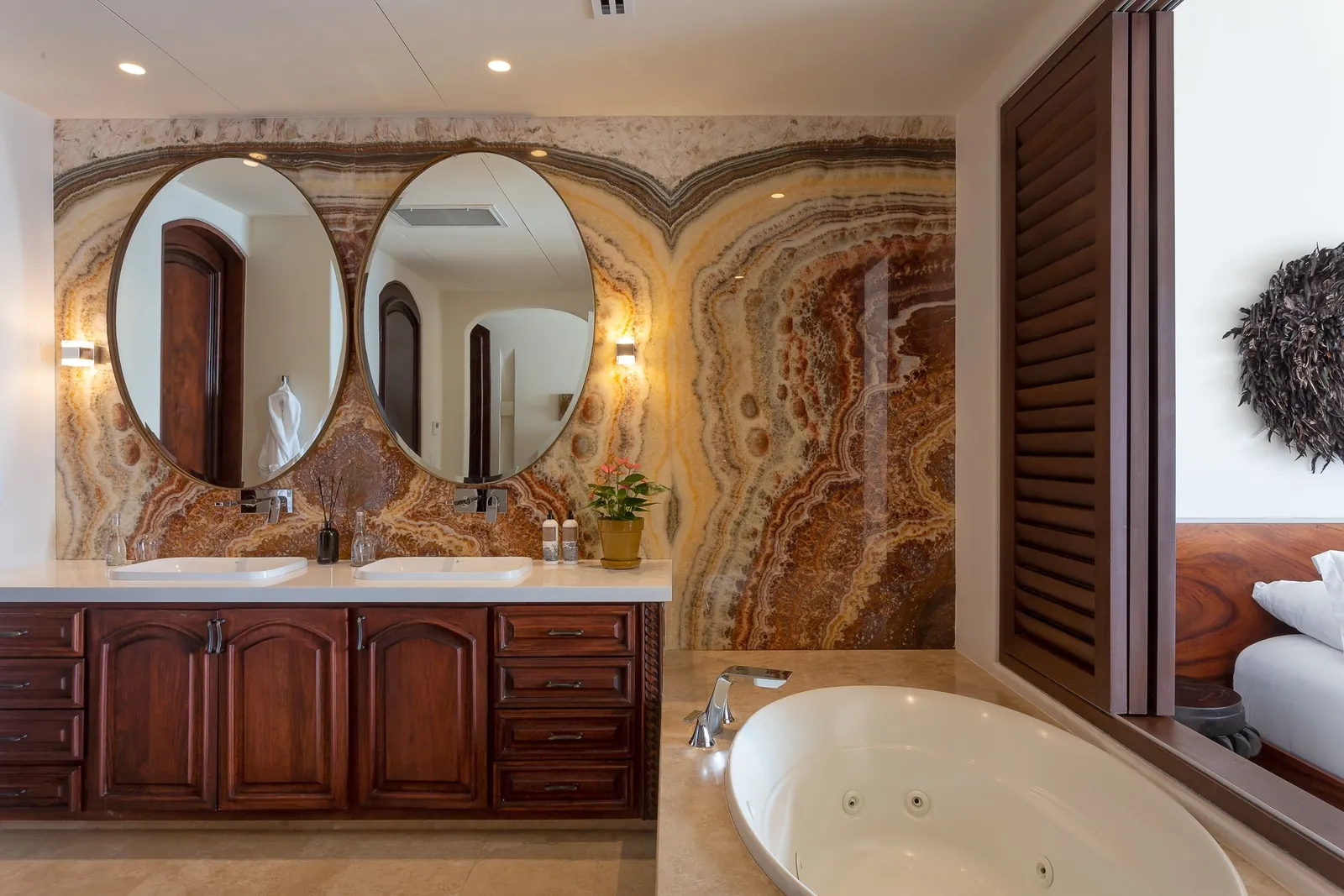 Casa La Vida, Ocean View Suite 3: onyx-walled bathroom