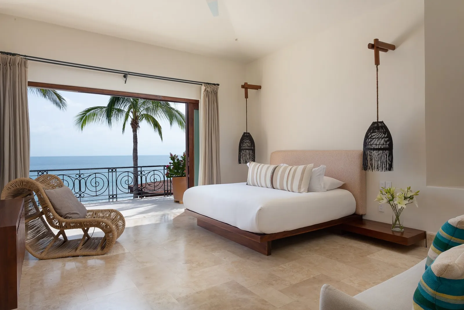 Casa La Vida, Ocean View Suite 5: king bed and balcony over the sea