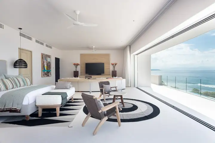 Casa Akai, Master Suite 2: king bedroom opening to the ocean terrace