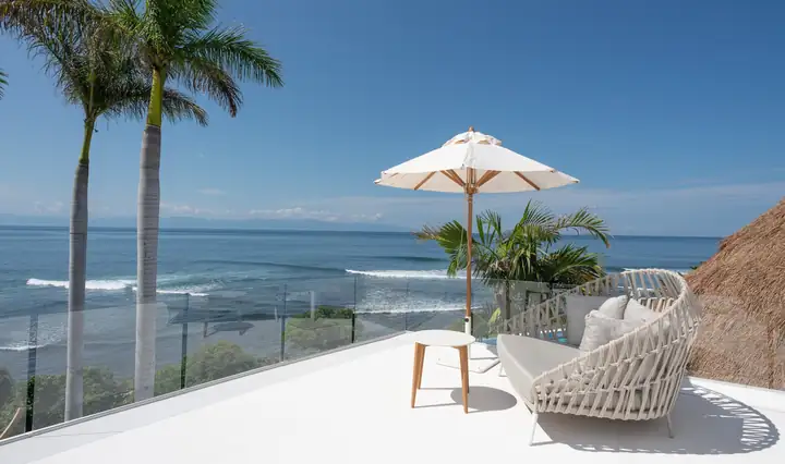 Casa Akai, Master Suite 1: the terrace above the surf