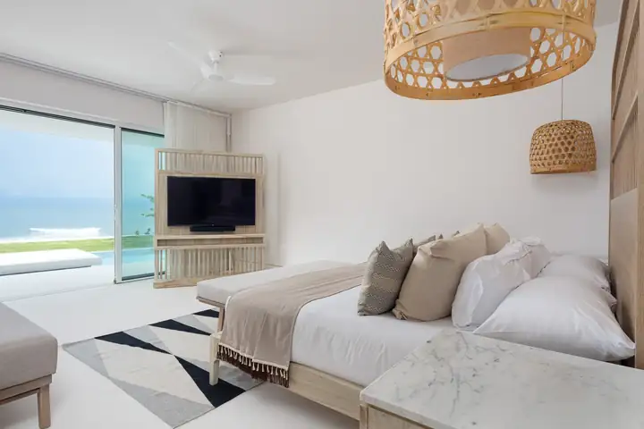 Casa Akai, Ocean View Suite 4: king bedroom facing the infinity pool