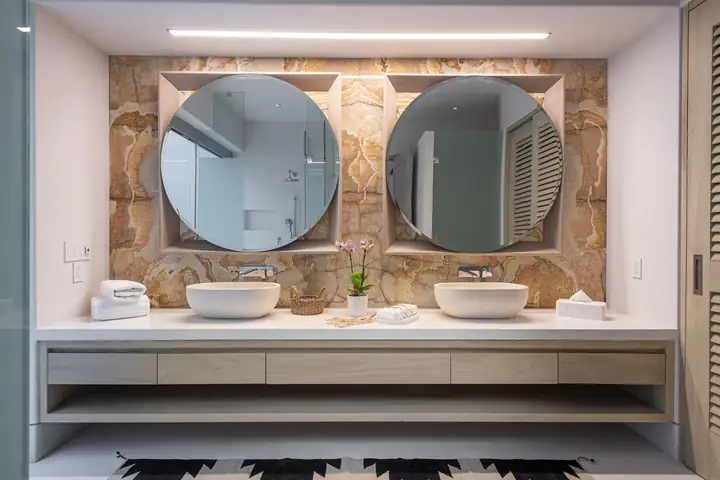 Casa Akai, Ocean View Suite 4: onyx-walled bathroom