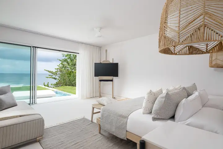 Casa Akai, Ocean View Suite 5: king bedroom with the ocean through the glass